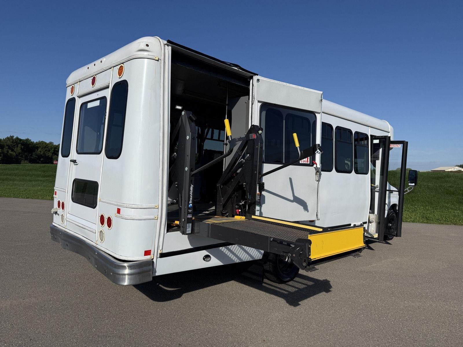 2019 Ford E-Series Cutaway E-450 DRW 158" WB