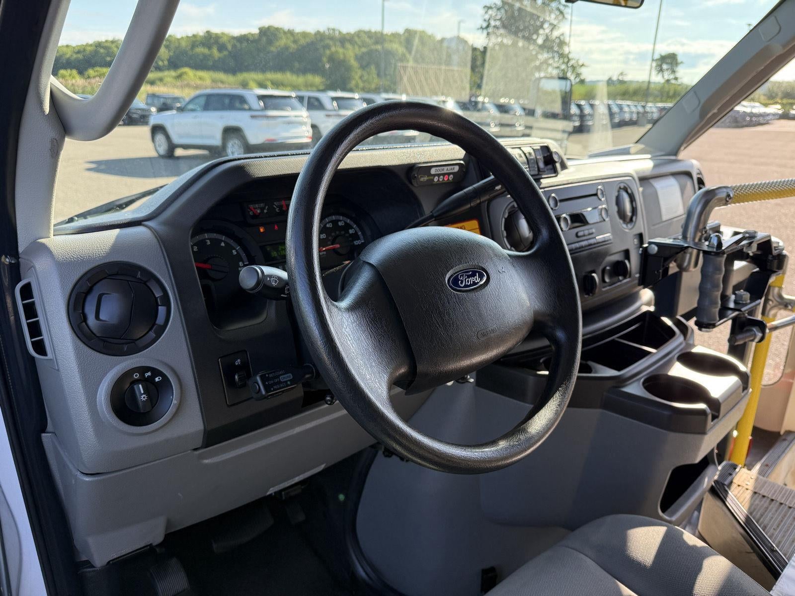 2019 Ford E-Series Cutaway E-450 DRW 158" WB