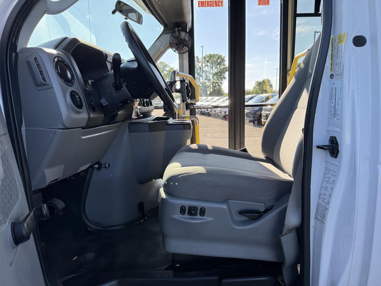 2019 Ford E-Series Cutaway E-450 DRW 158" WB