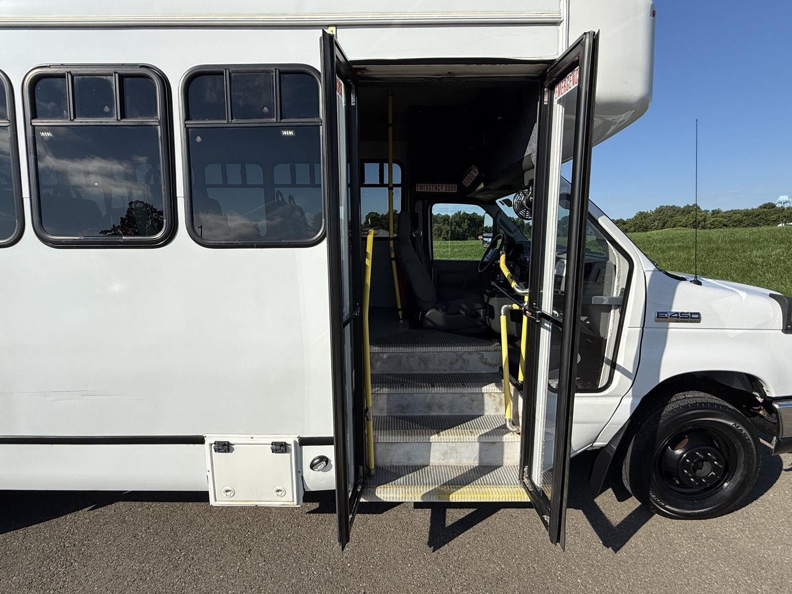 2019 Ford E-Series Cutaway E-450 DRW 158" WB