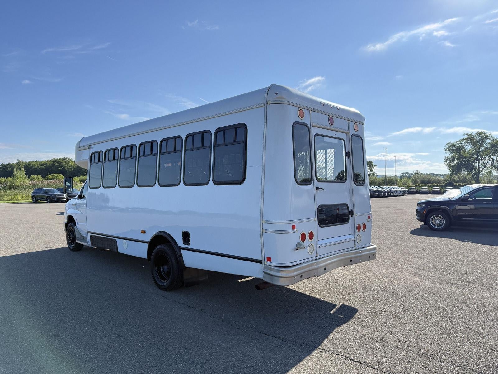 2019 Ford E-Series Cutaway E-450 DRW 158" WB