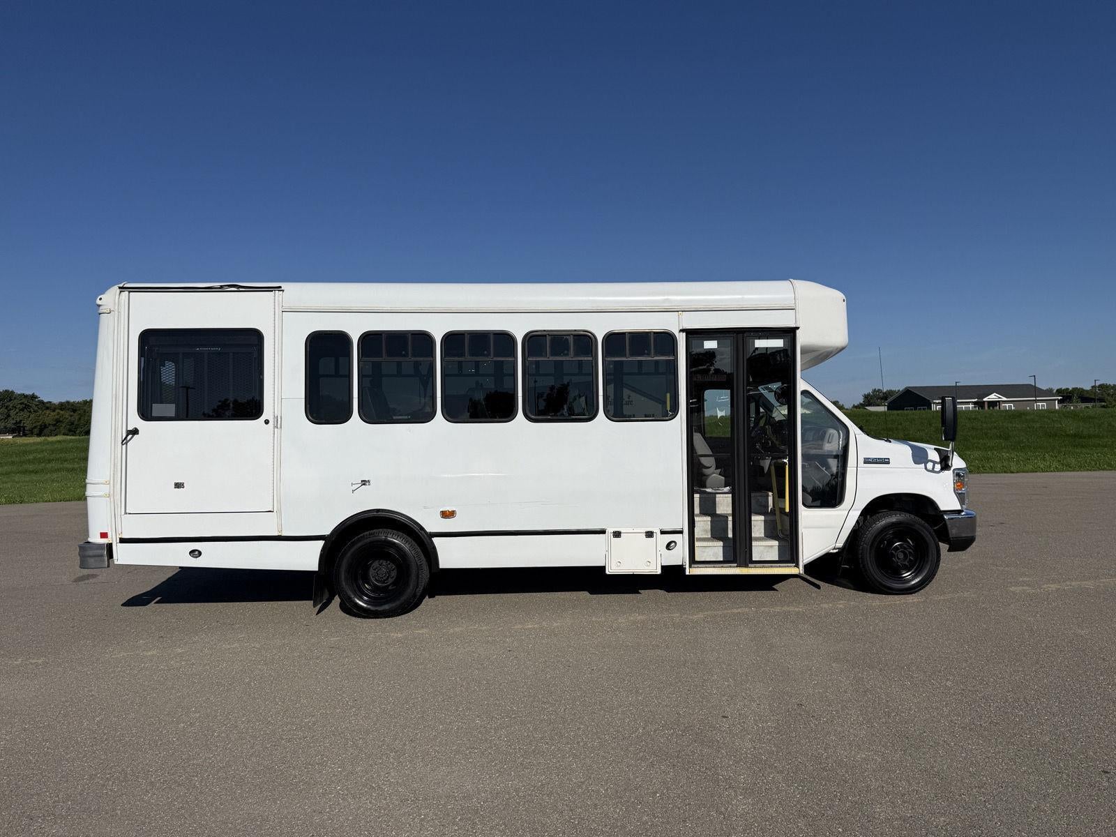 2019 Ford E-Series Cutaway E-450 DRW 158" WB