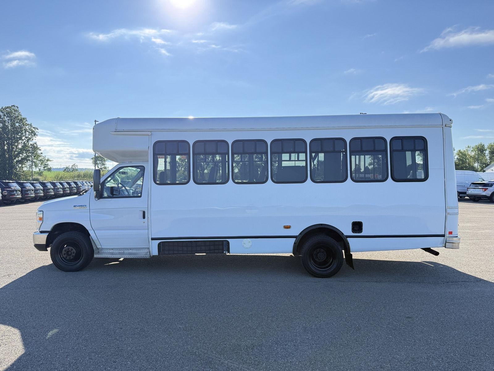 2019 Ford E-Series Cutaway E-450 DRW 158" WB