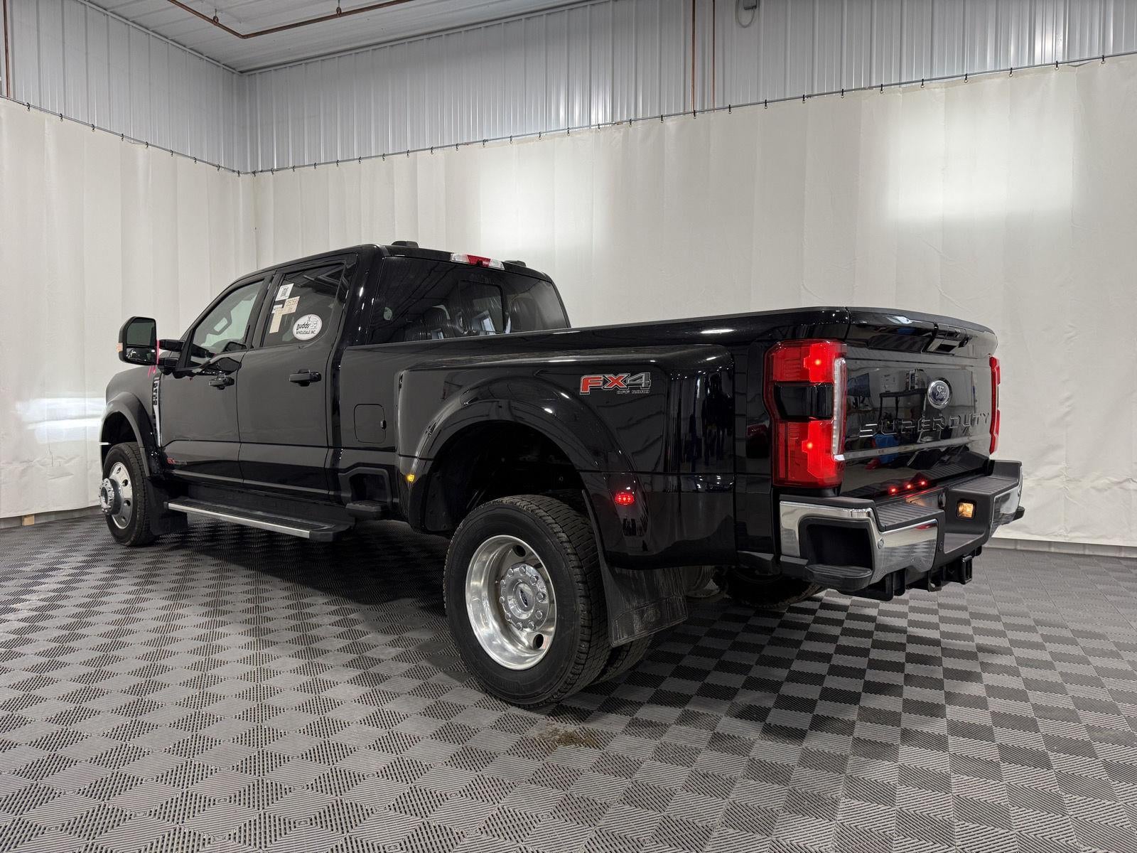 2023 Ford Super Duty F-450 DRW LARIAT