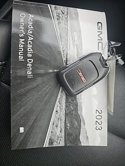 2023 GMC Acadia SLT Fresh Trade! Bose, Remote Start, Heated Seats, Pow
