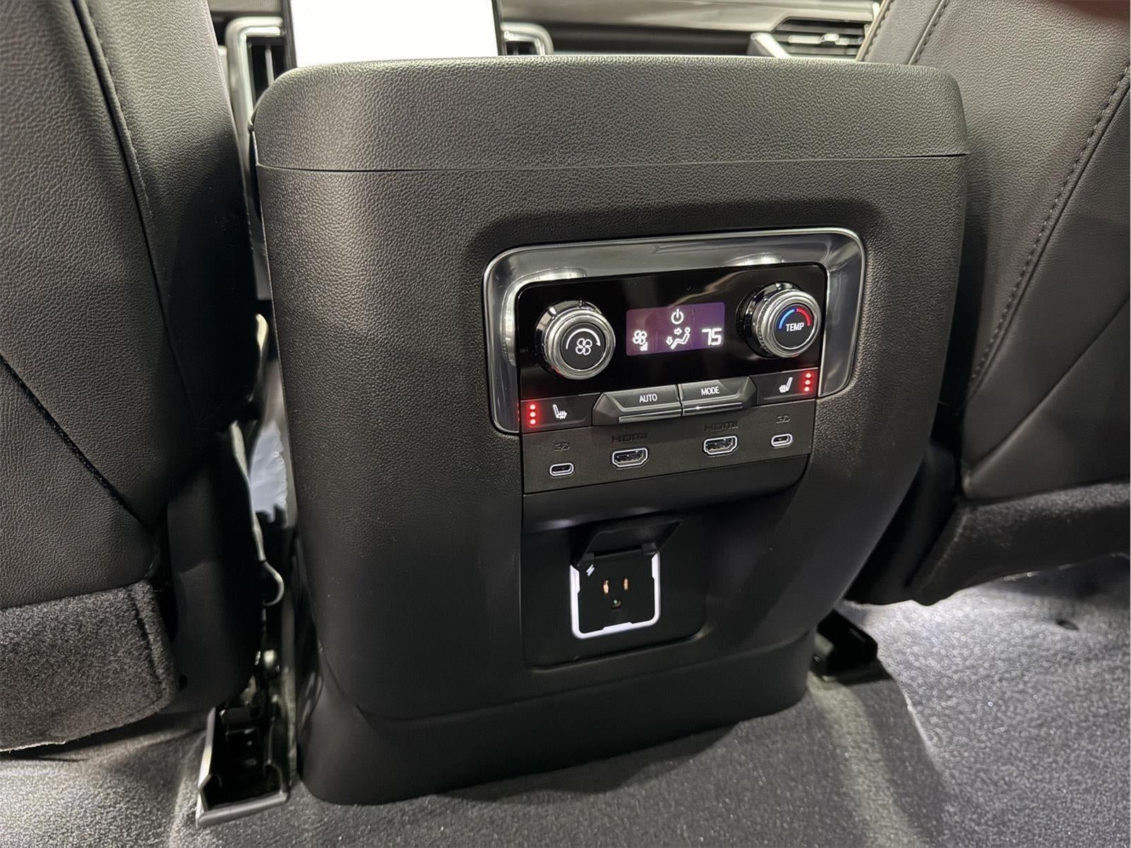 2025 GMC Yukon Elevation