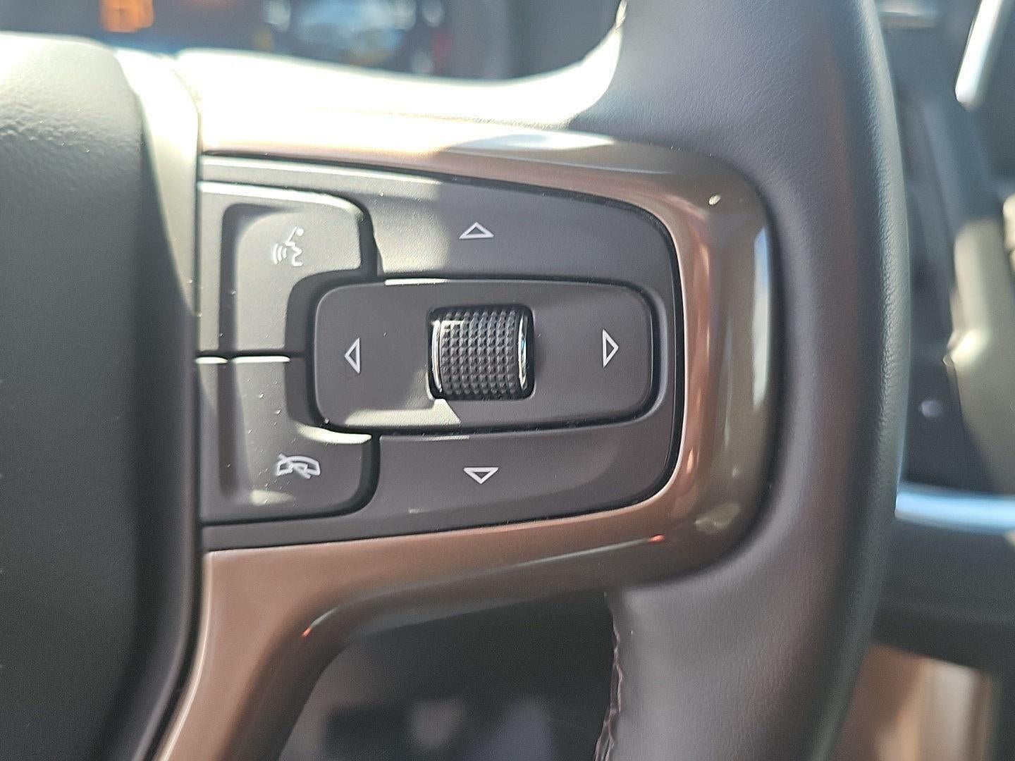 2025 Chevrolet Traverse AWD LT