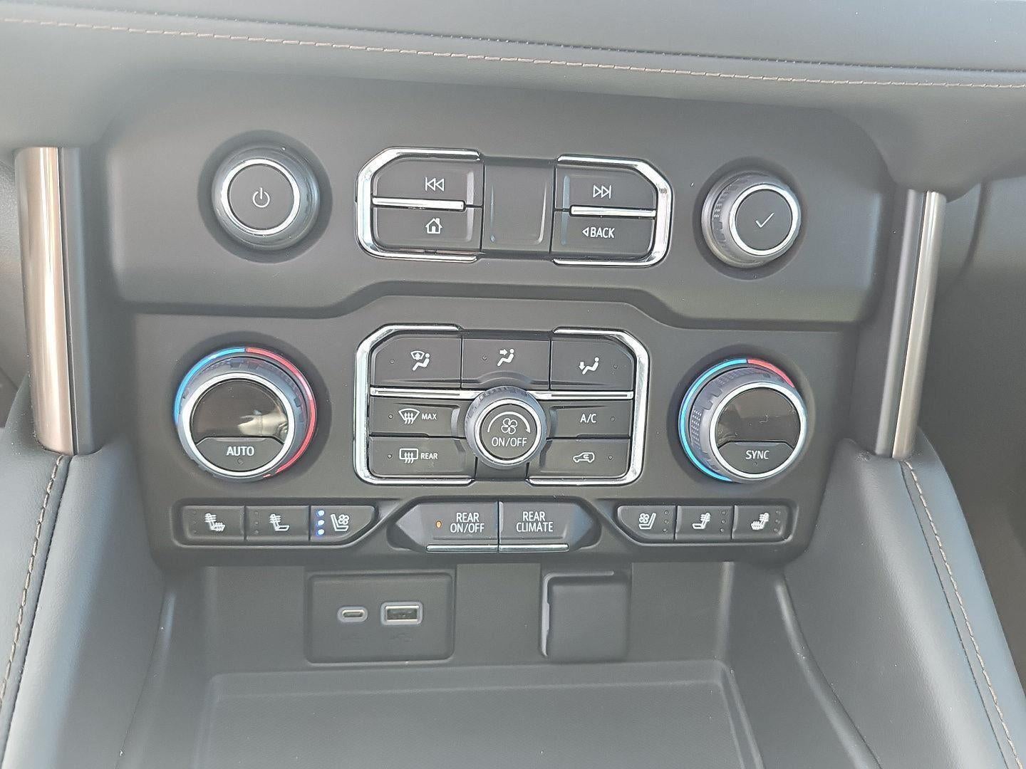 2025 Chevrolet Traverse AWD LT