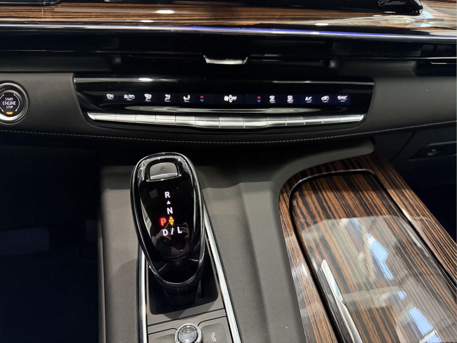 2024 Cadillac Escalade 4WD Luxury