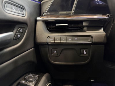 2024 Cadillac Escalade 4WD Luxury