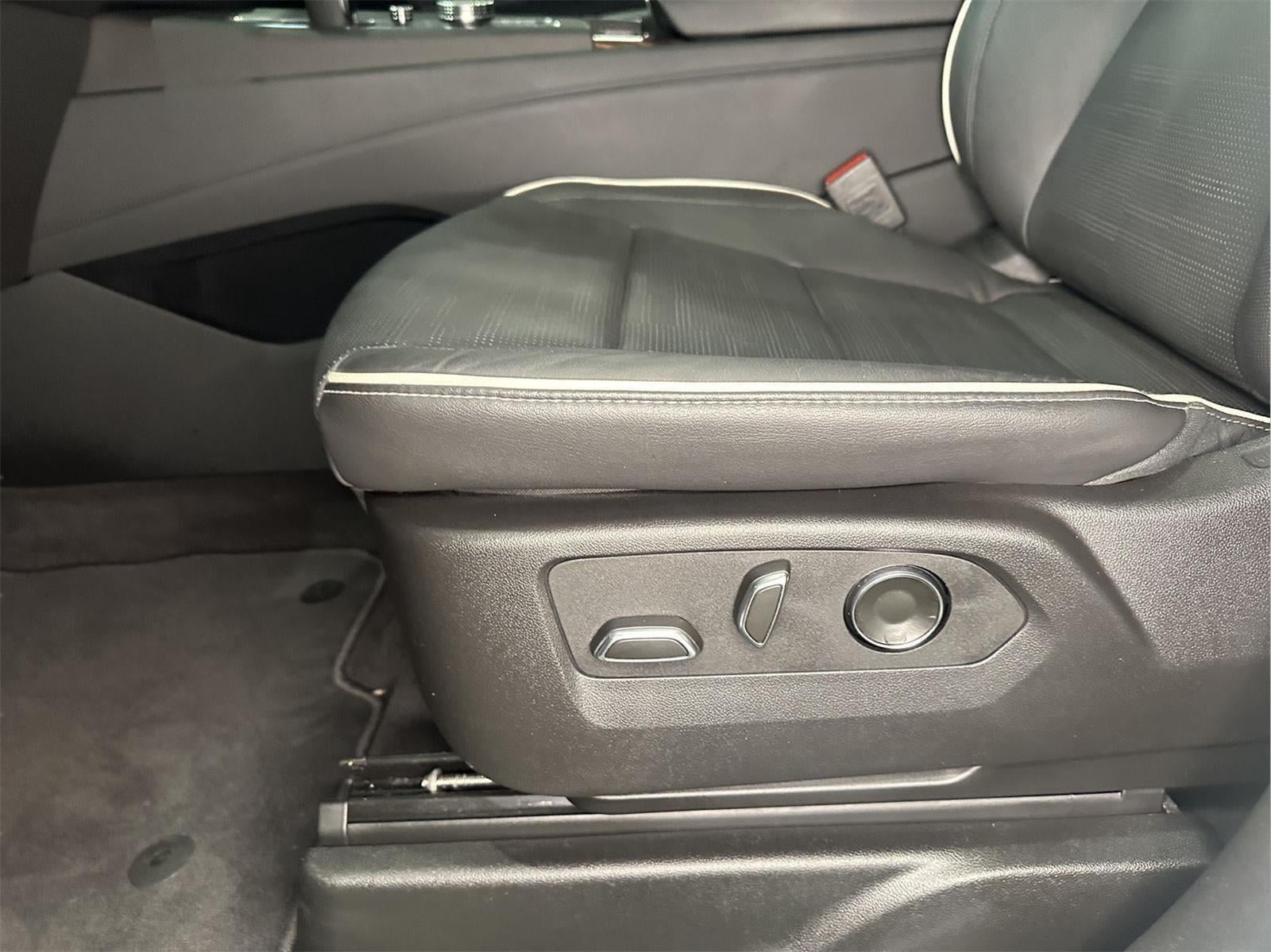 2024 Cadillac Escalade ESV 4WD Premium Luxury