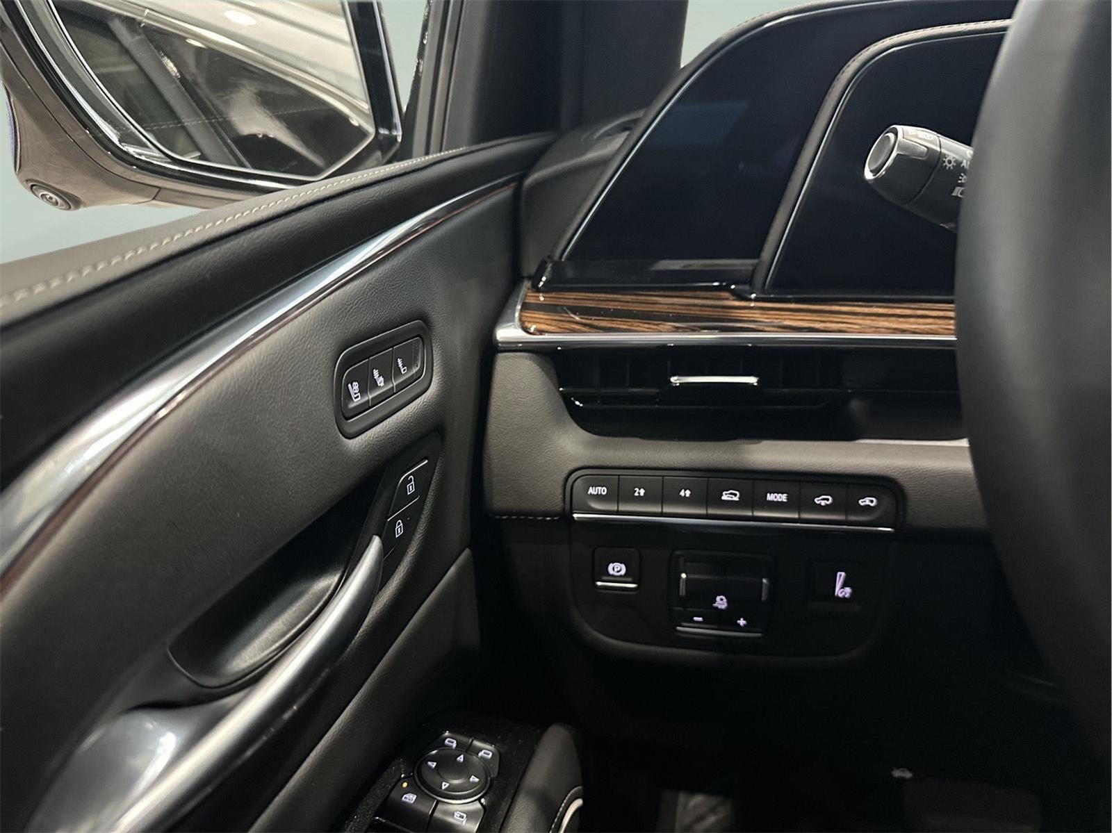 2024 Cadillac Escalade ESV 4WD Premium Luxury