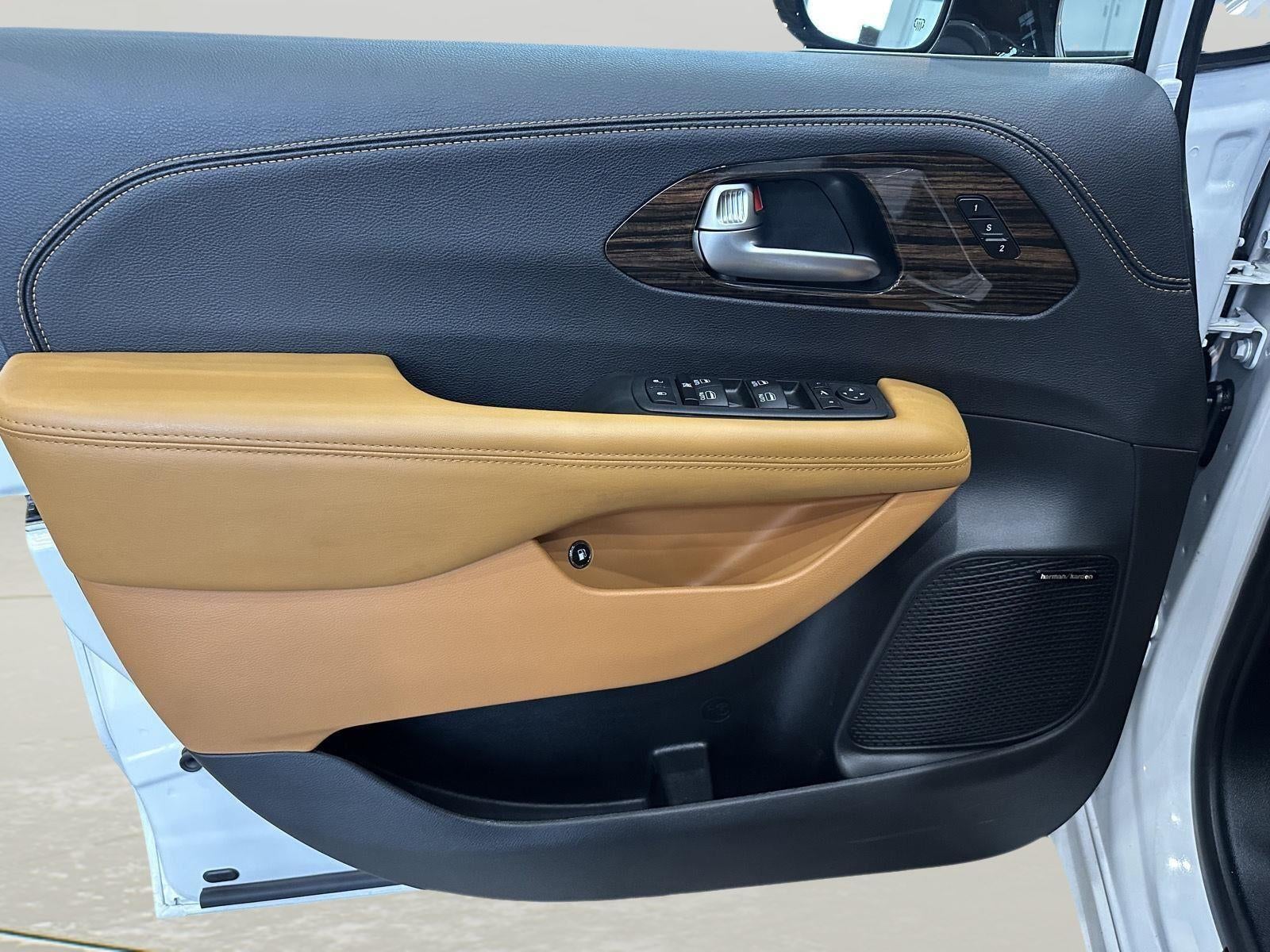 2023 Chrysler Pacifica Hybrid Pinnacle