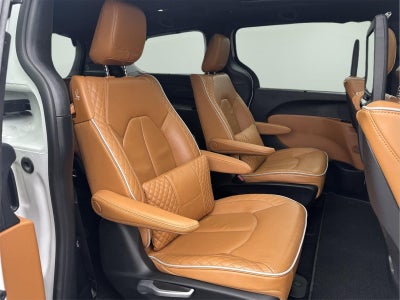 2023 Chrysler Pacifica Hybrid Pinnacle