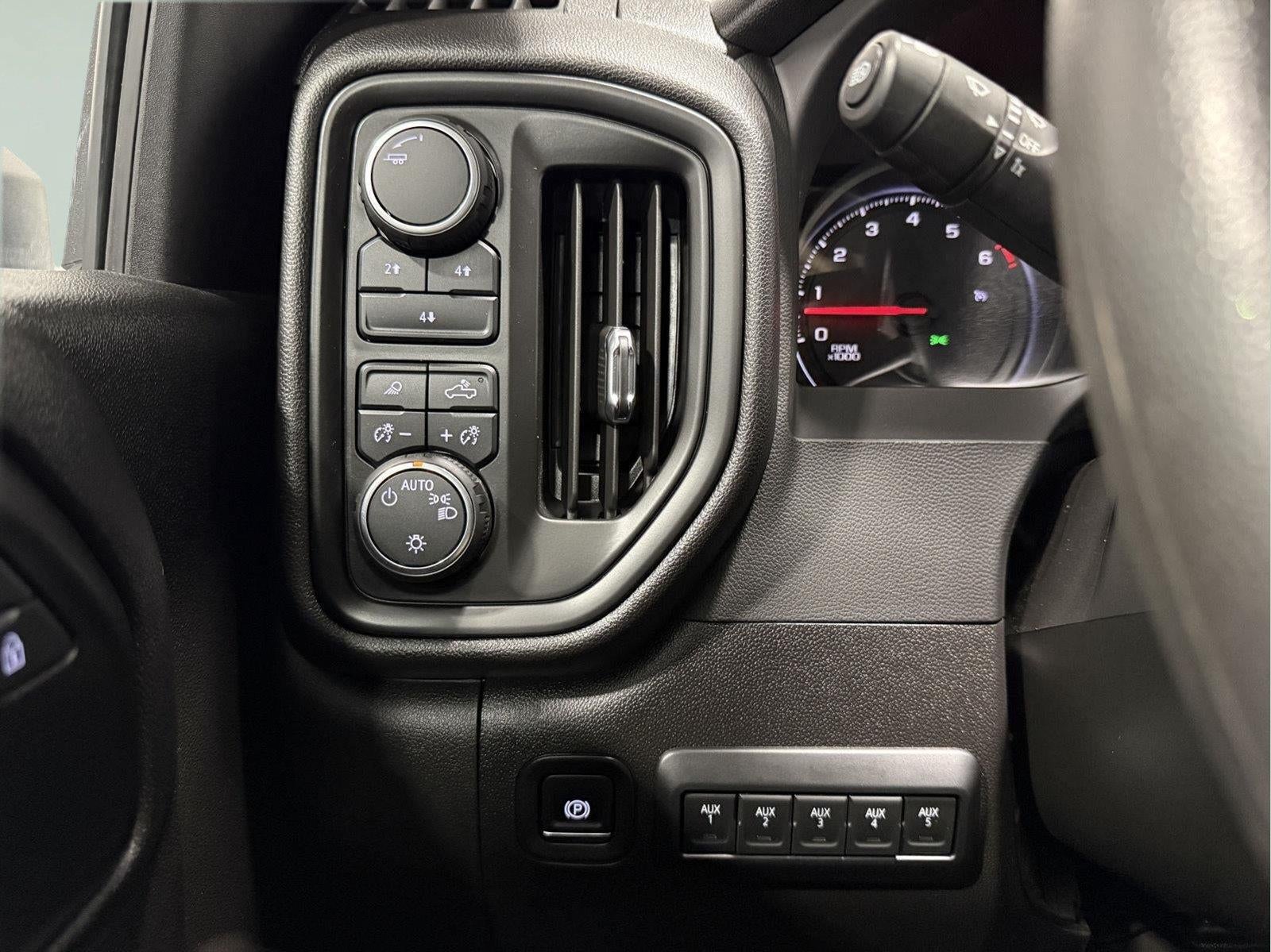 2025 Chevrolet Silverado 2500HD Custom