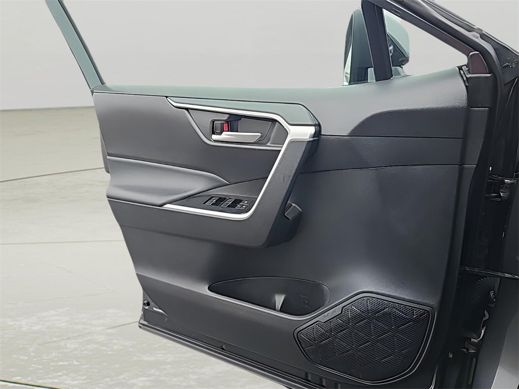 2025 Toyota RAV4 XLE Car Bravo Certified, Automatic Climate,