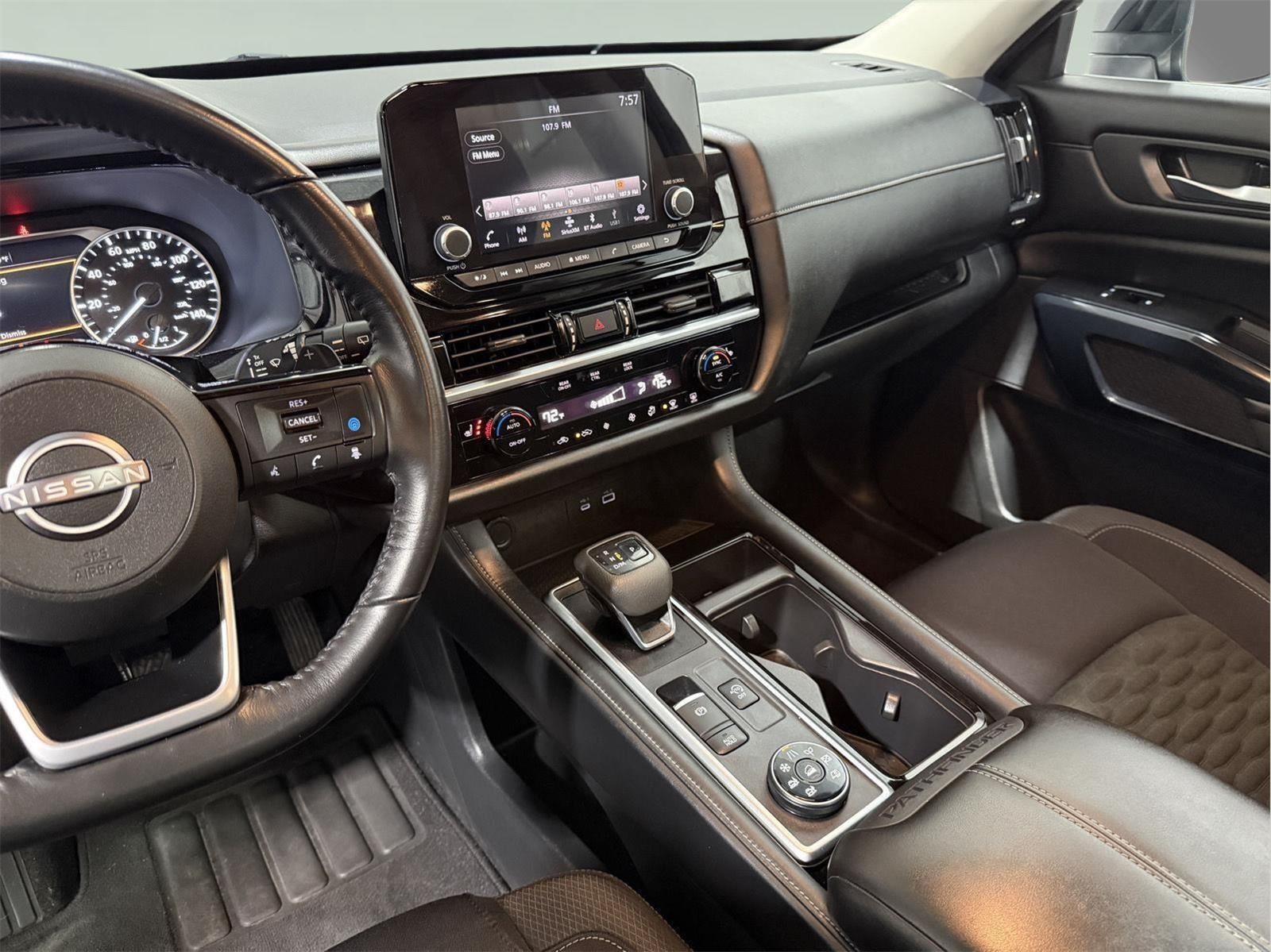 2022 Nissan Pathfinder SV