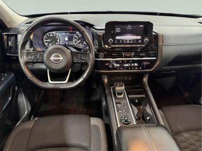 2022 Nissan Pathfinder SV