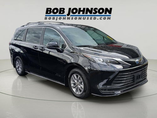 2025 Toyota Sienna LE 8-Passenger