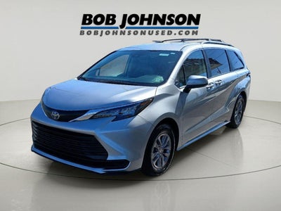 2024 Toyota Sienna LE 8-Passenger