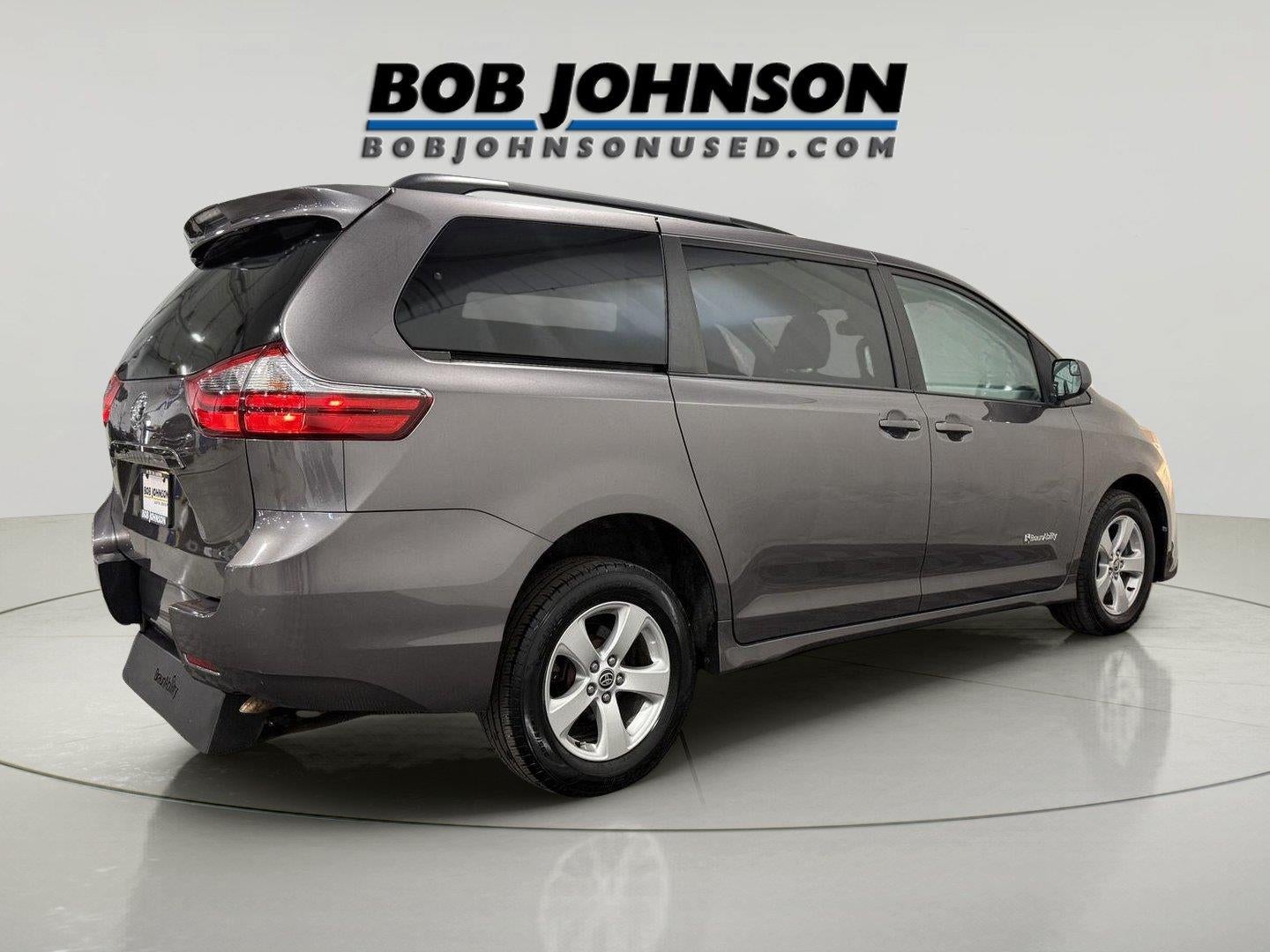 2020 Toyota Sienna LE Mobility 7-Passenger
