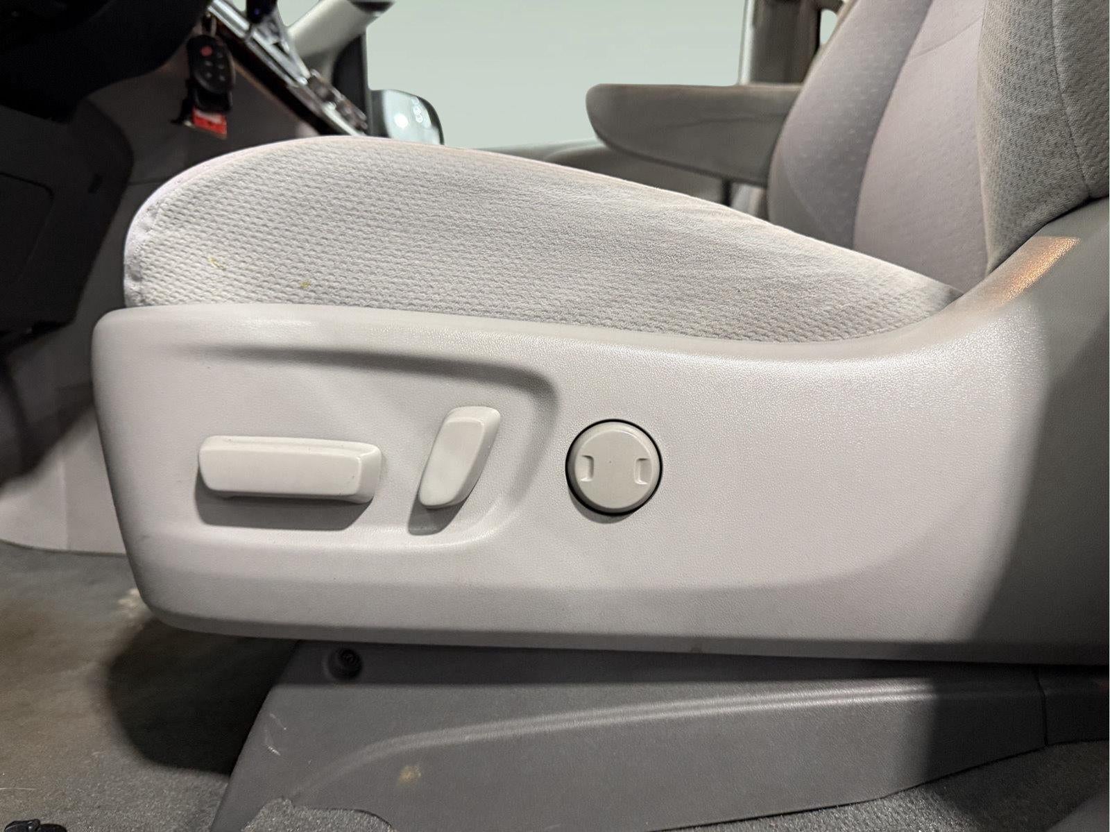 2020 Toyota Sienna LE Mobility 7-Passenger
