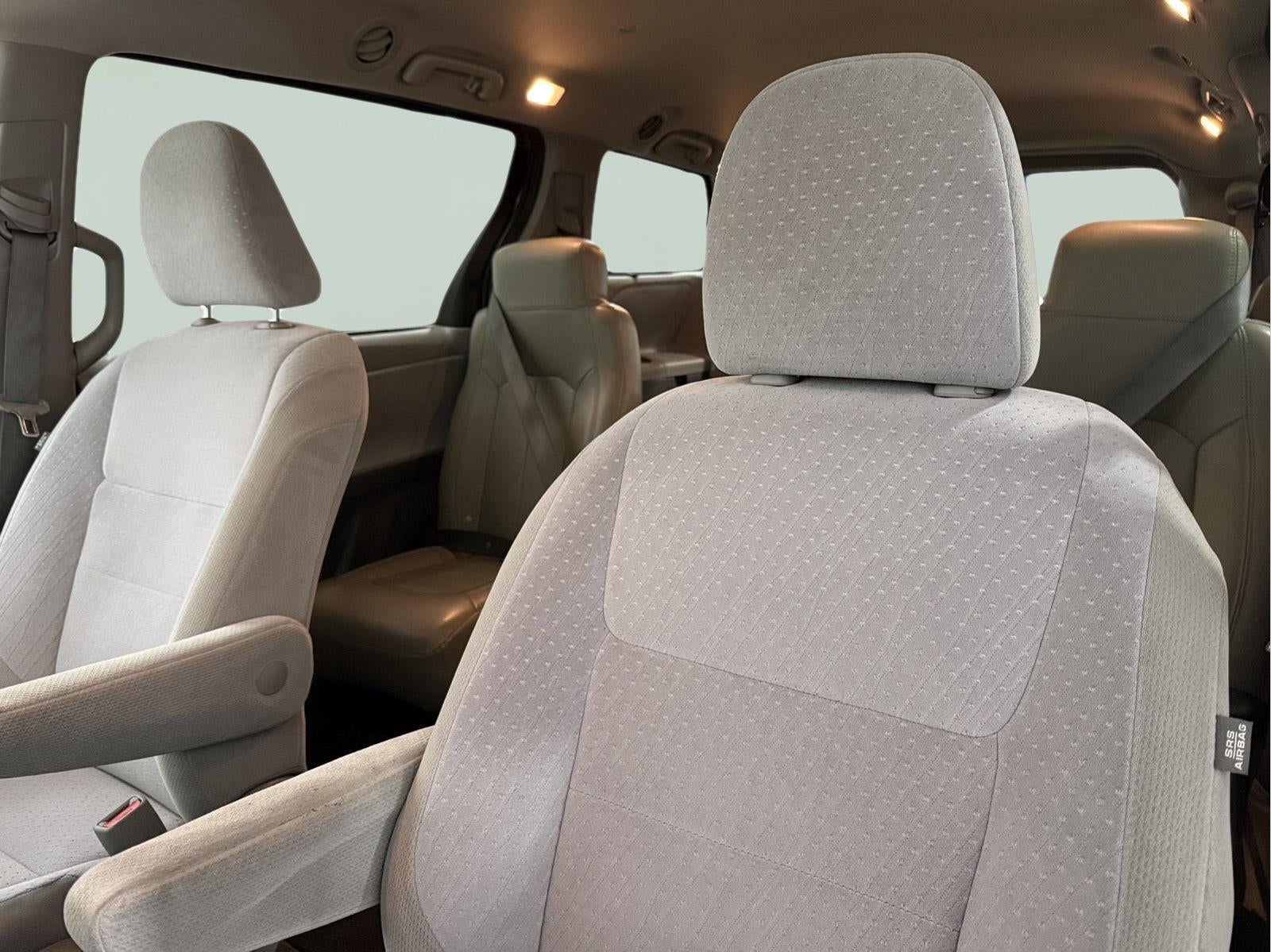 2020 Toyota Sienna LE Mobility 7-Passenger