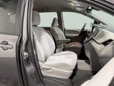 2020 Toyota Sienna LE Mobility 7-Passenger
