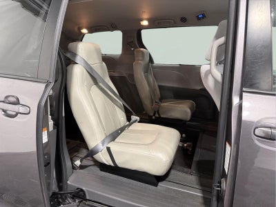 2020 Toyota Sienna LE Mobility 7-Passenger