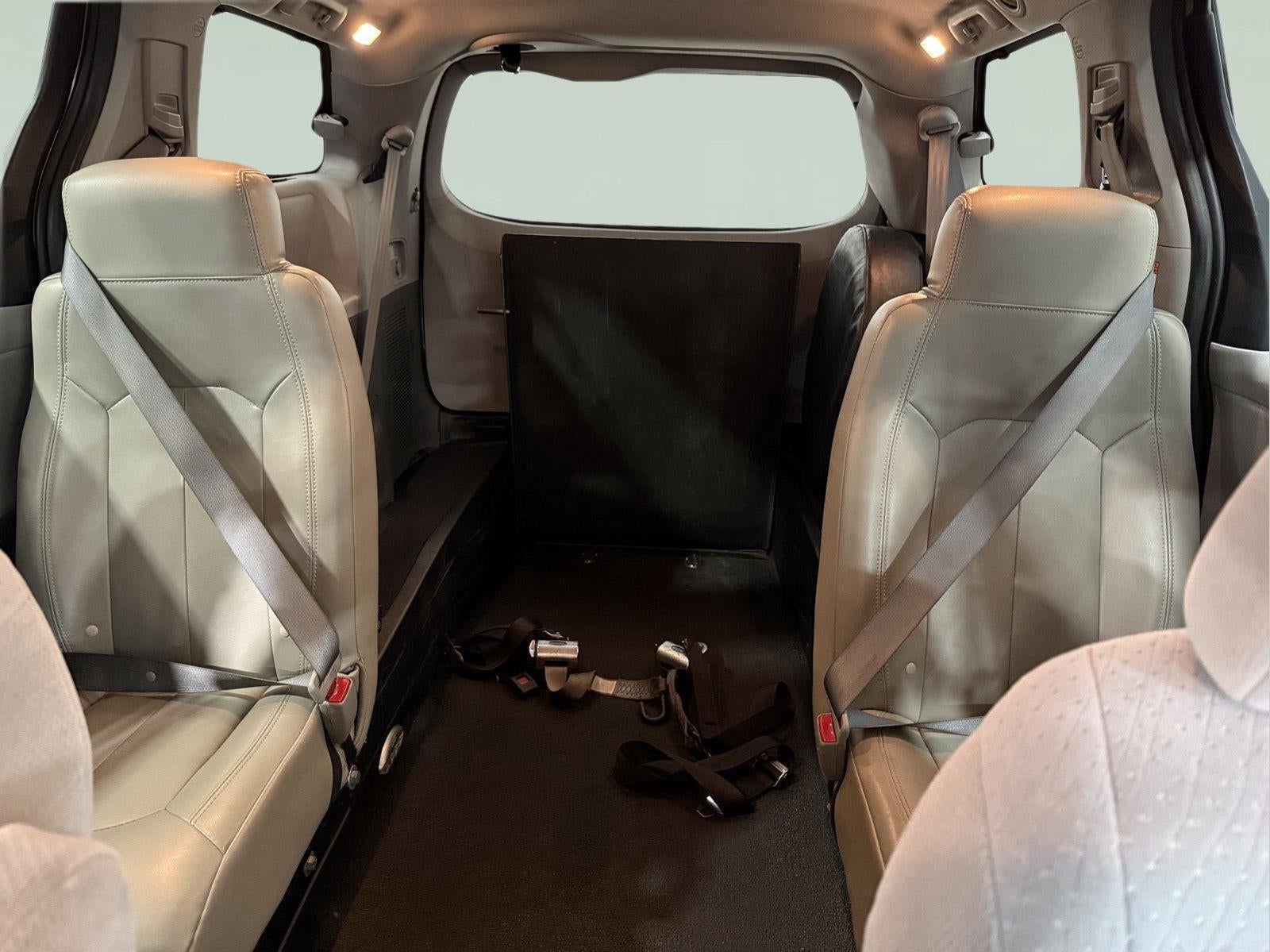 2020 Toyota Sienna LE Mobility 7-Passenger