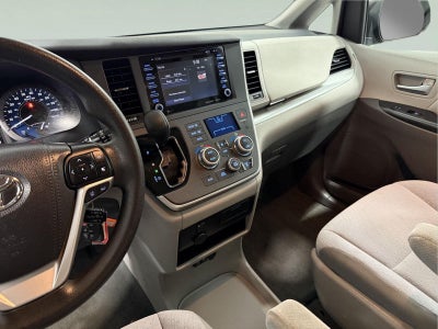 2020 Toyota Sienna LE Mobility 7-Passenger