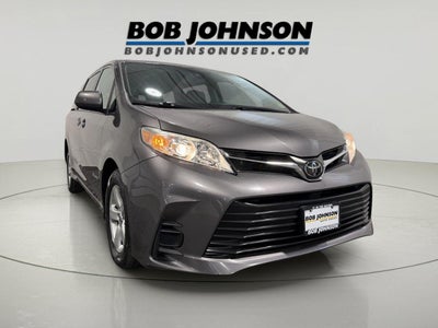 2020 Toyota Sienna LE Mobility 7-Passenger