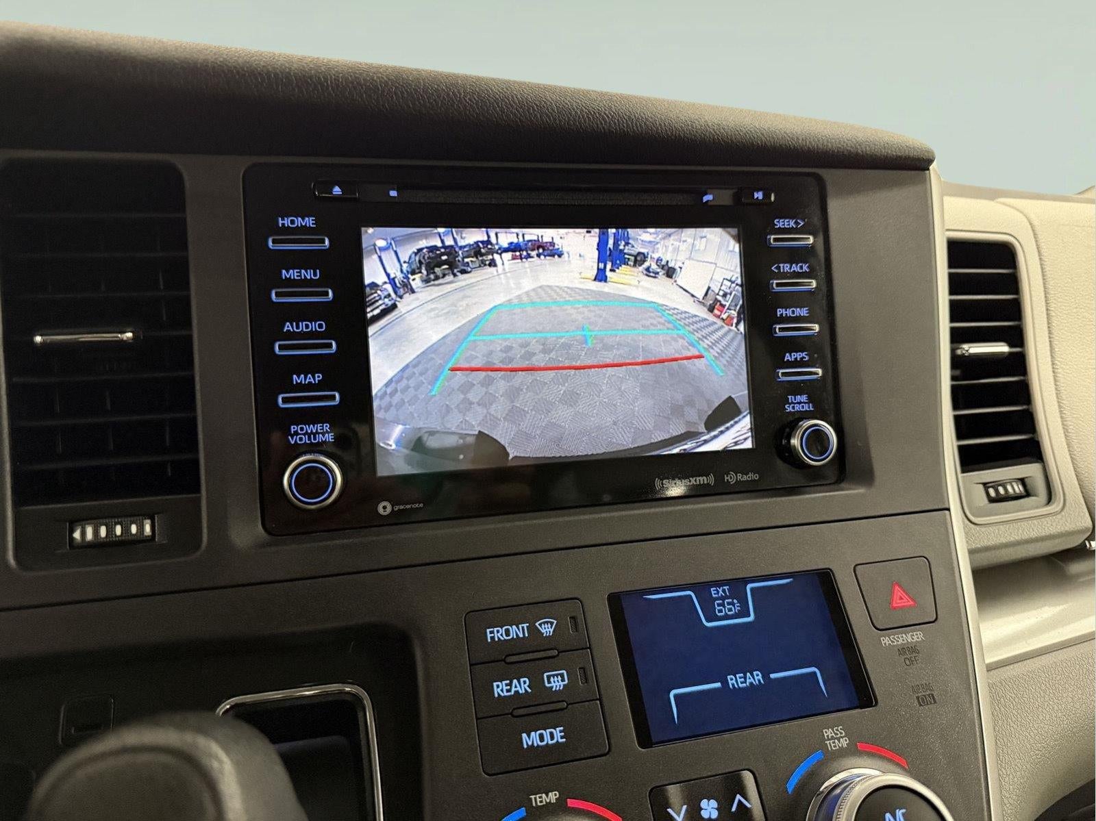 2020 Toyota Sienna LE Mobility 7-Passenger