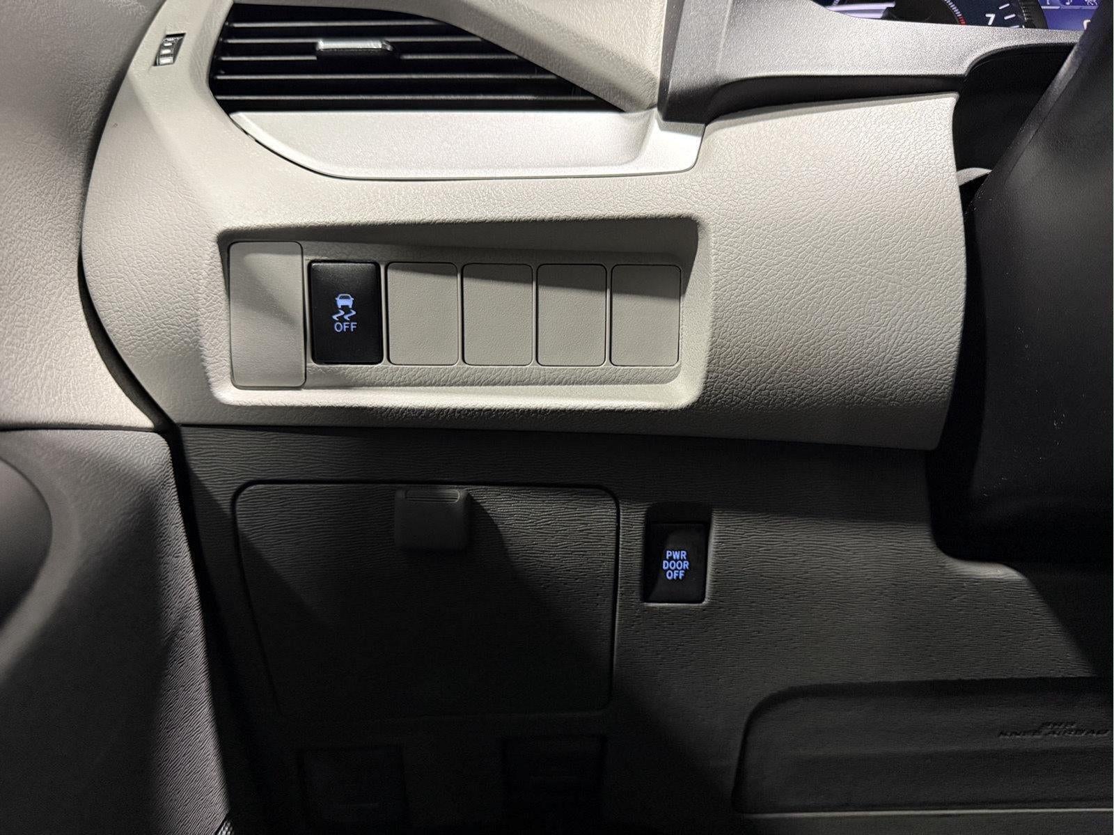 2020 Toyota Sienna LE Mobility 7-Passenger
