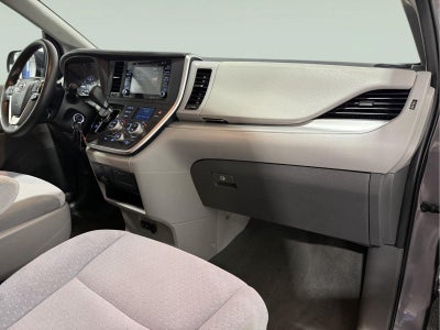 2020 Toyota Sienna LE Mobility 7-Passenger