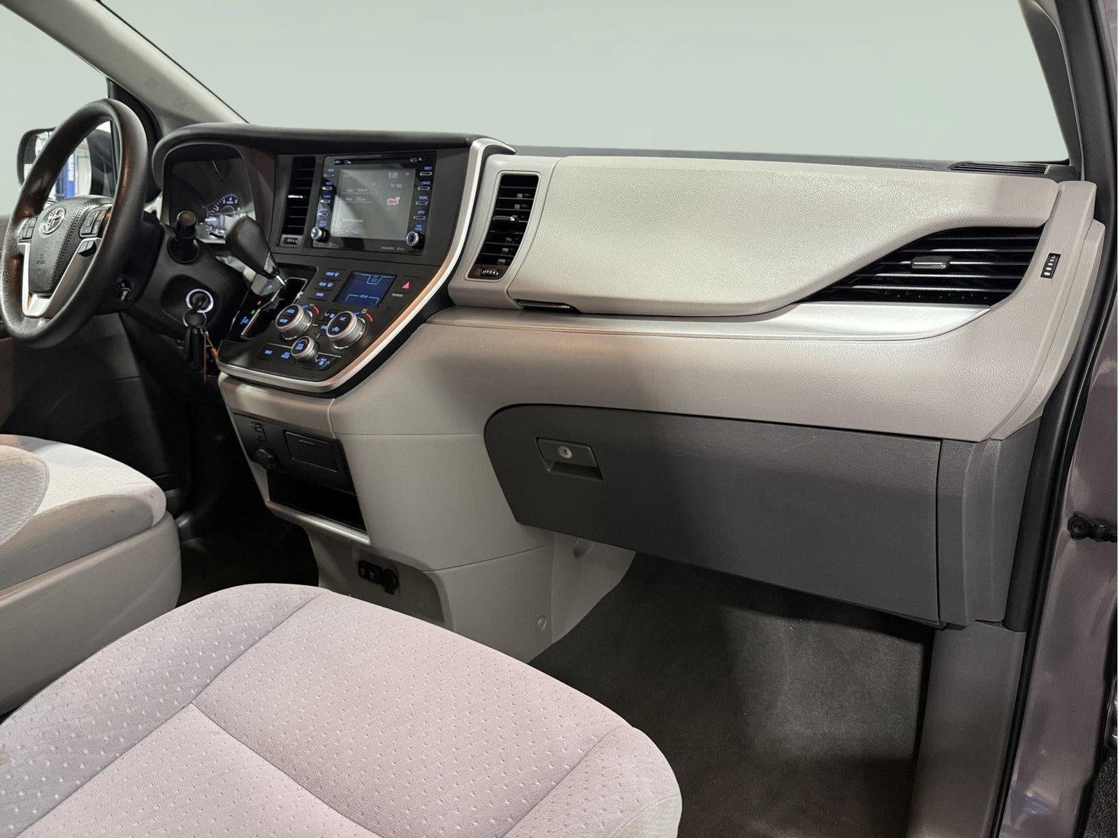2020 Toyota Sienna LE Mobility 7-Passenger