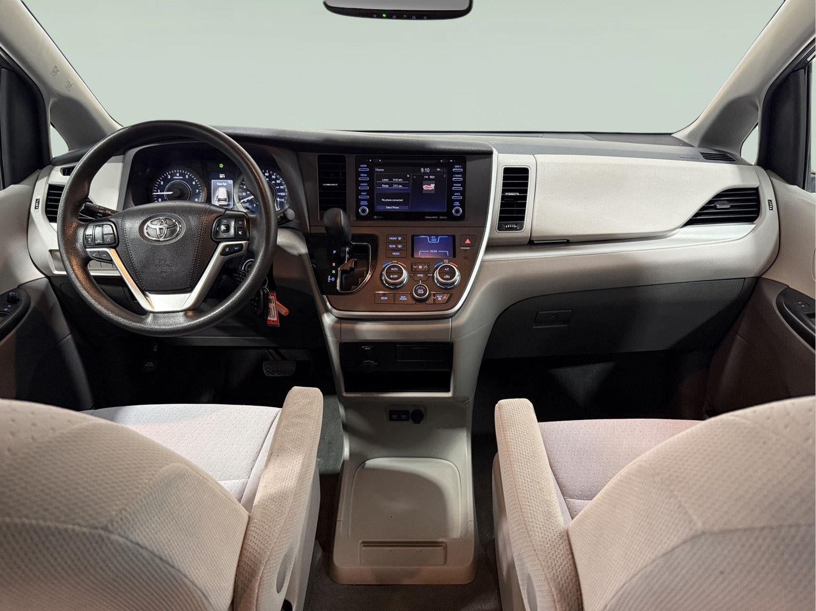 2020 Toyota Sienna LE Mobility 7-Passenger