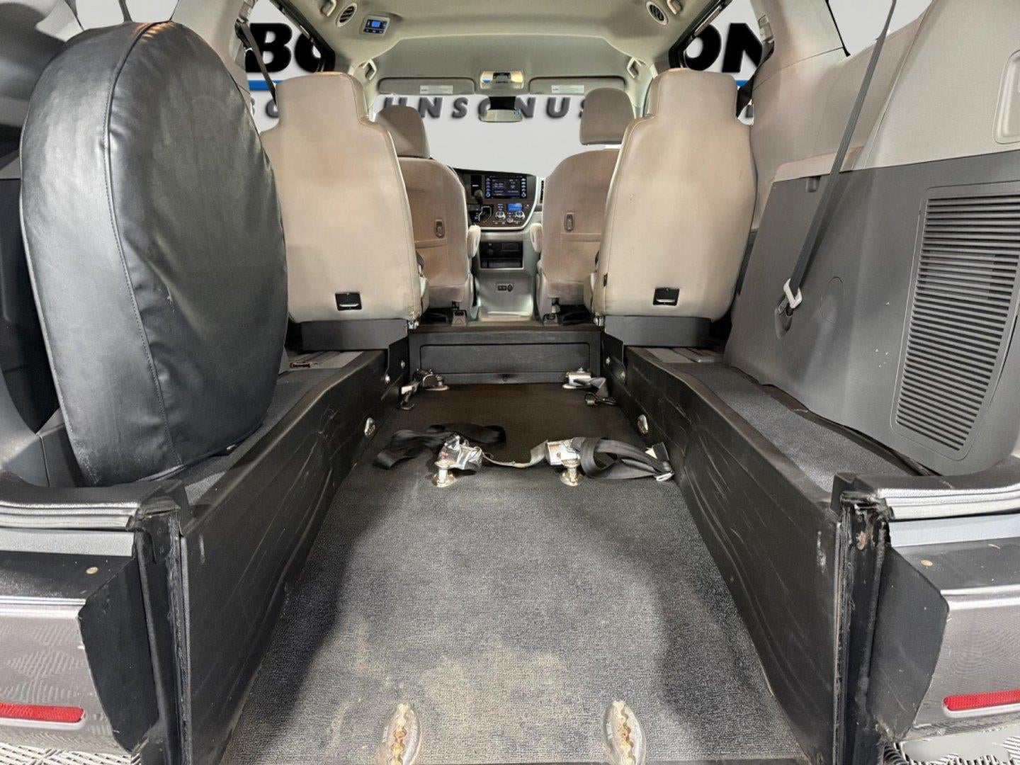 2020 Toyota Sienna LE Mobility 7-Passenger