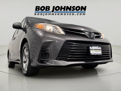 2020 Toyota Sienna LE Mobility 7-Passenger