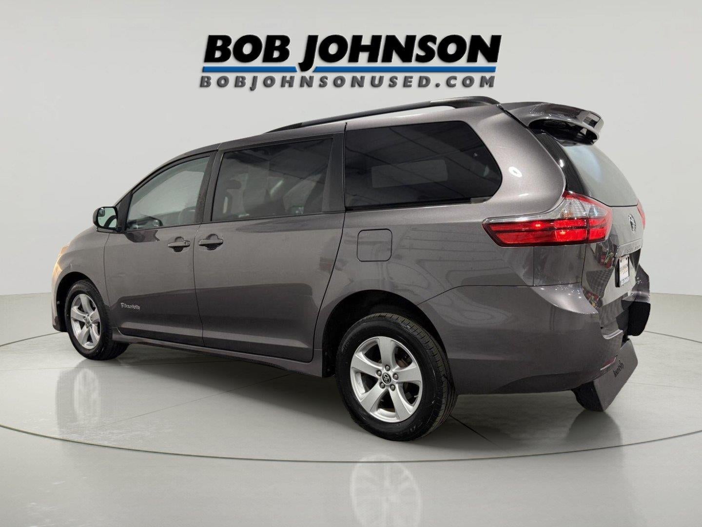 2020 Toyota Sienna LE Mobility 7-Passenger