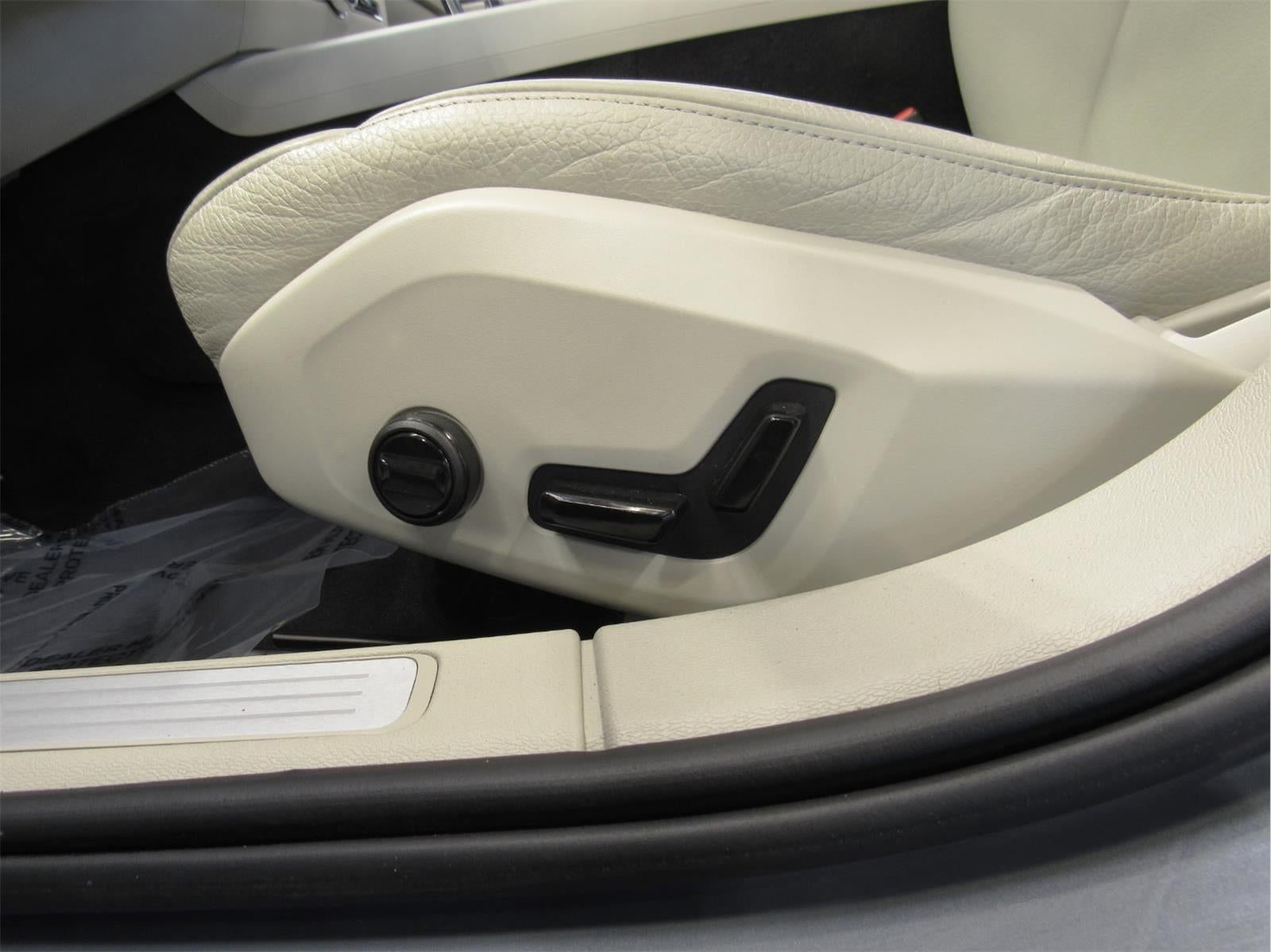 2023 Volvo S60 B5 PLUS DARK THEME S60 B5 Plus Dark Theme