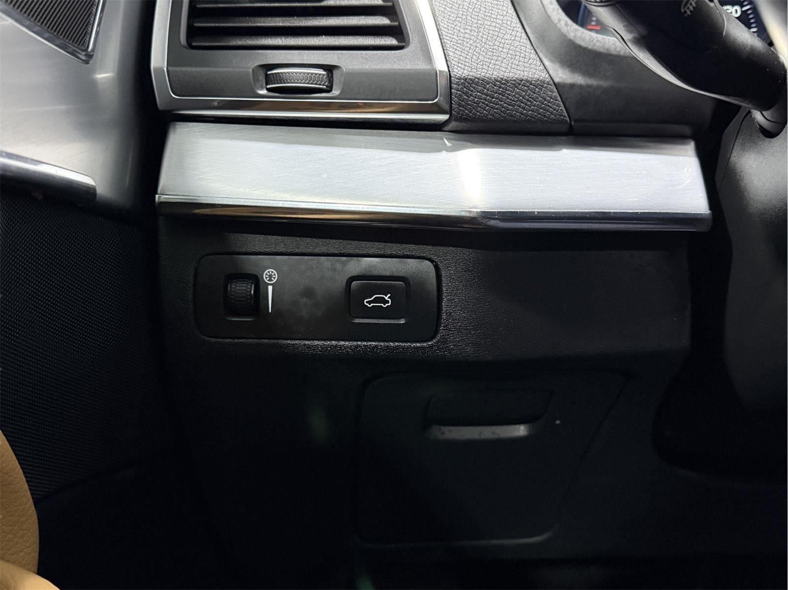 2018 Volvo XC90 Momentum