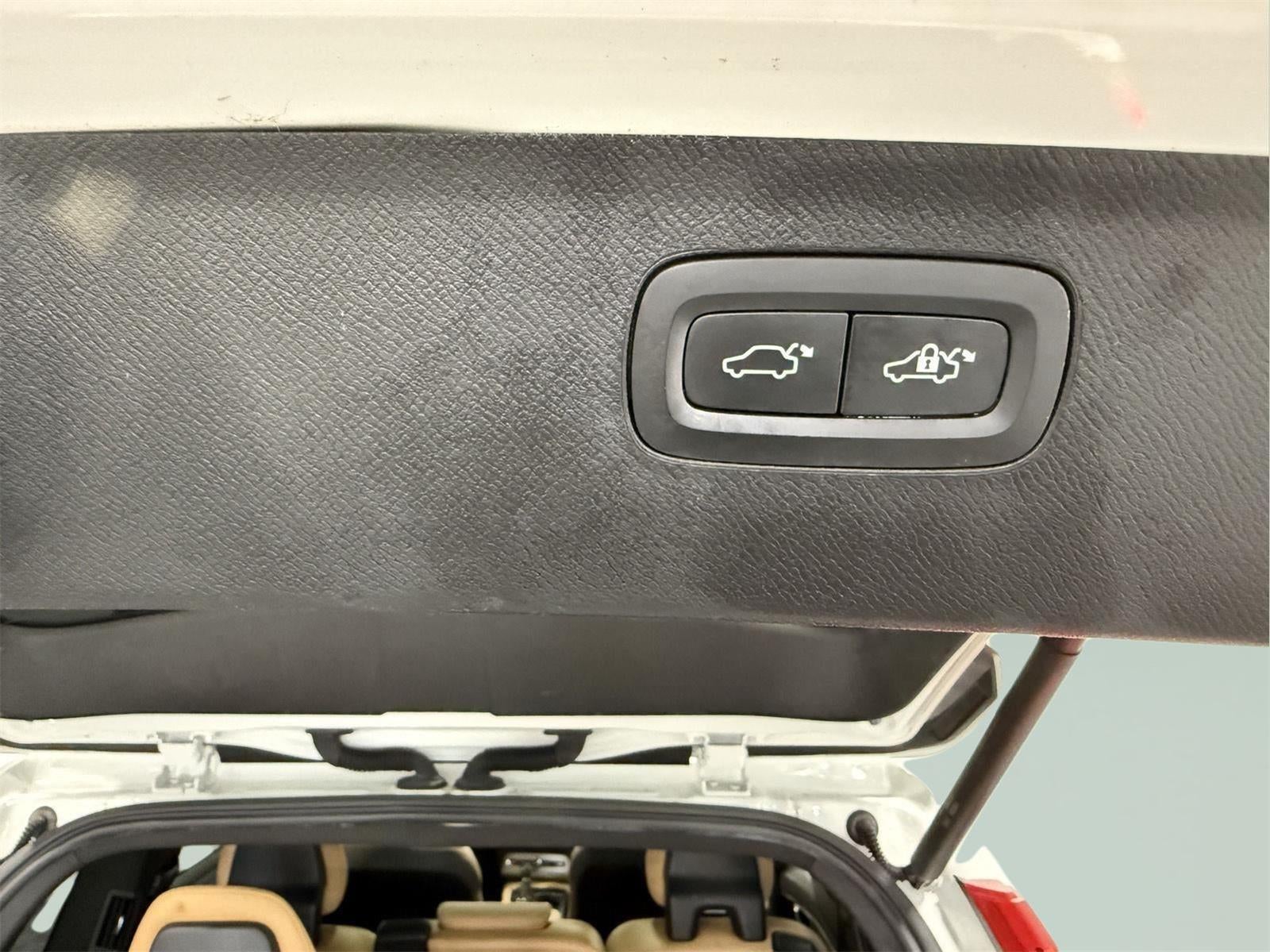2018 Volvo XC90 Momentum