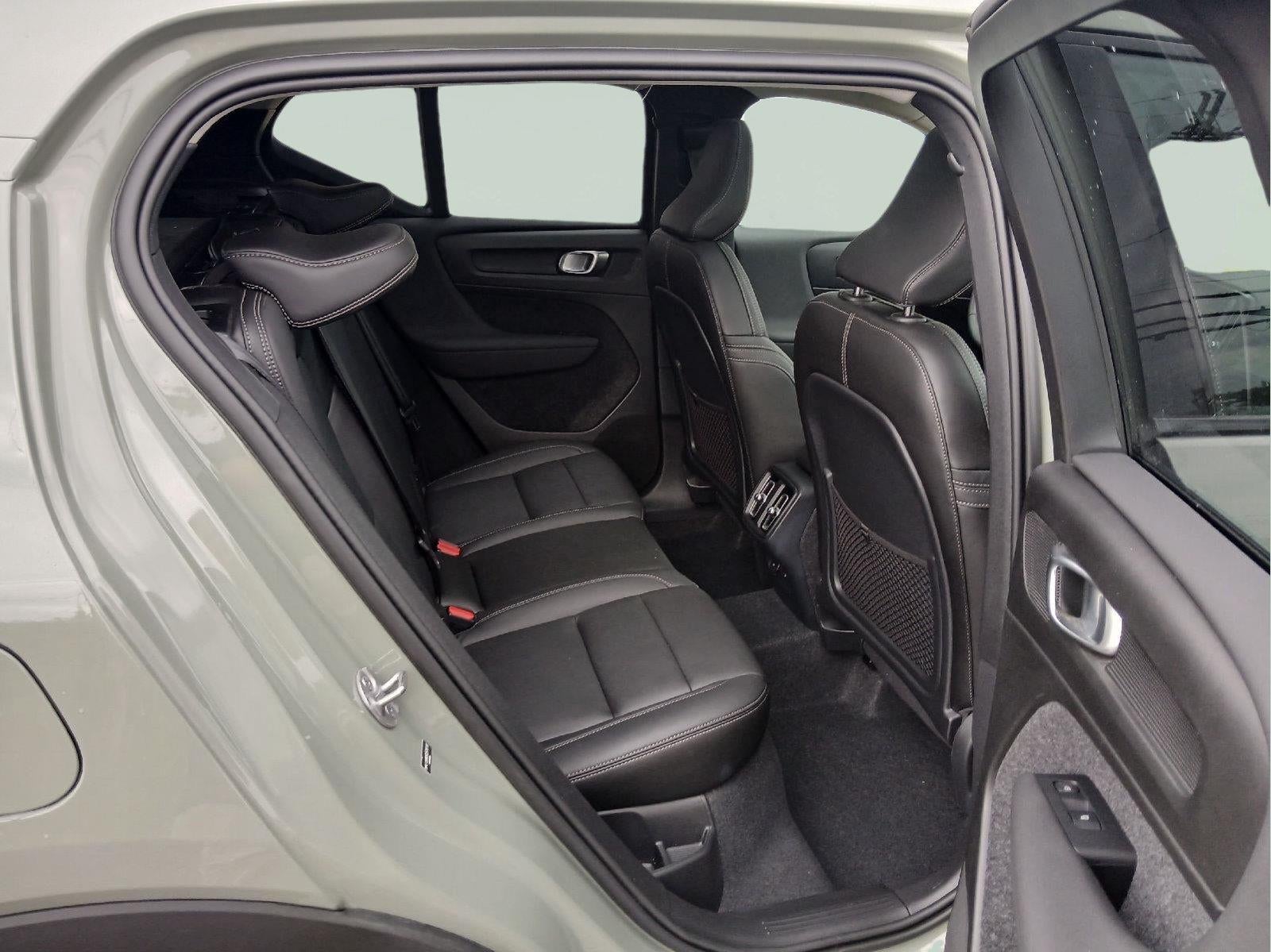 2025 Volvo Xc40 Ultra Dark Theme