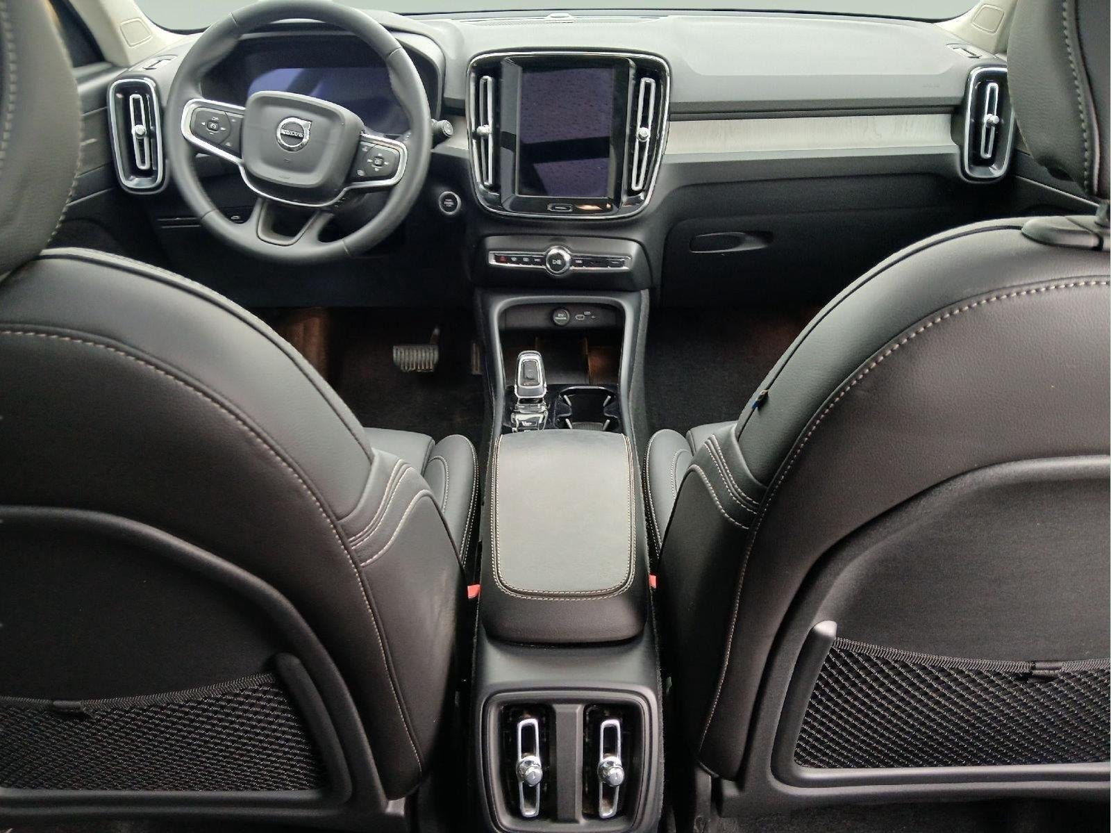 2025 Volvo Xc40 Ultra Dark Theme