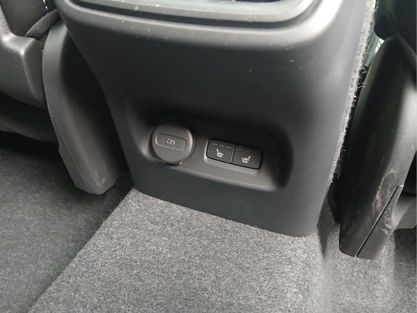 2025 Volvo Xc40 Ultra Dark Theme