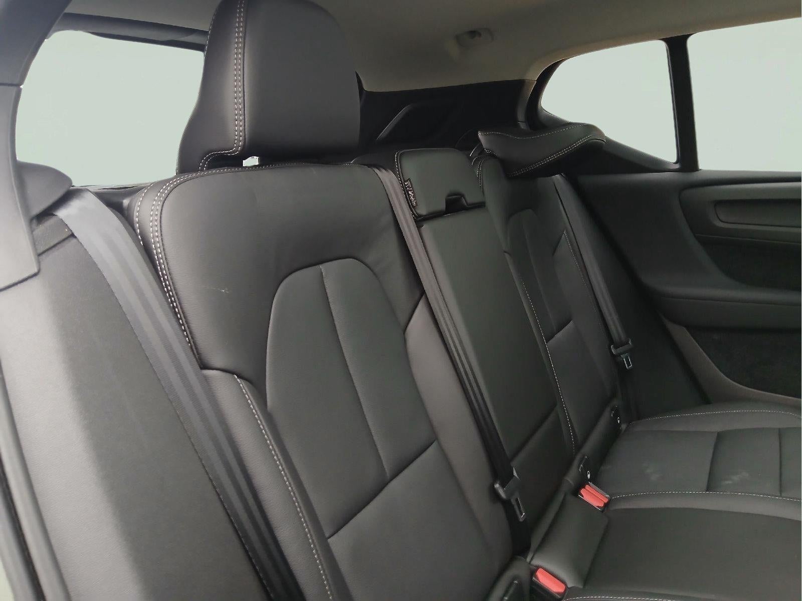 2025 Volvo Xc40 Ultra Dark Theme