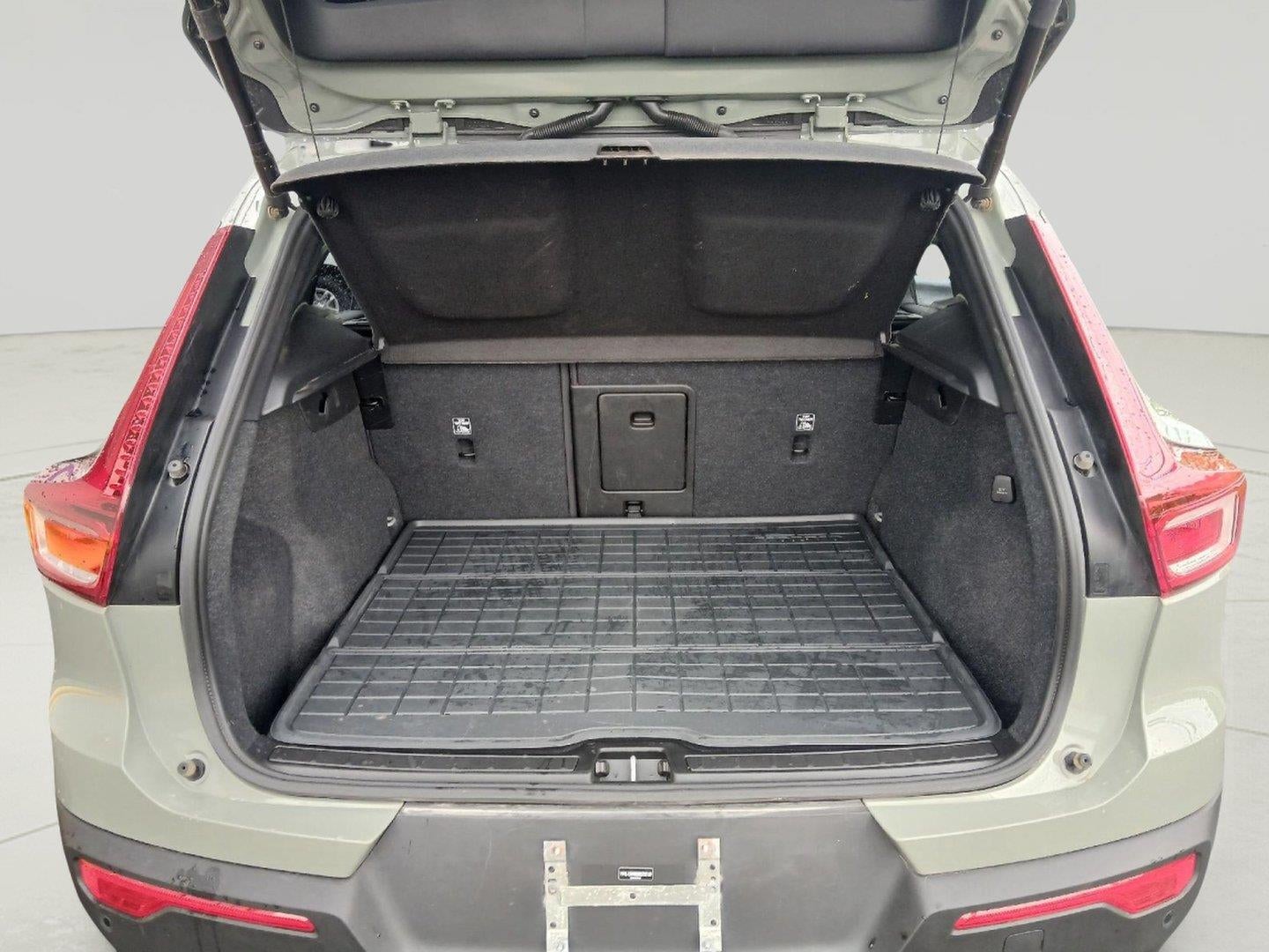 2025 Volvo Xc40 Ultra Dark Theme