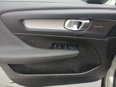 2025 Volvo Xc40 Ultra Dark Theme