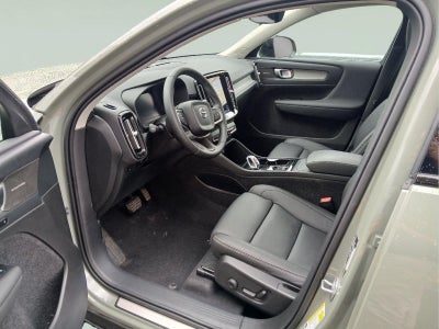 2025 Volvo Xc40 Ultra Dark Theme